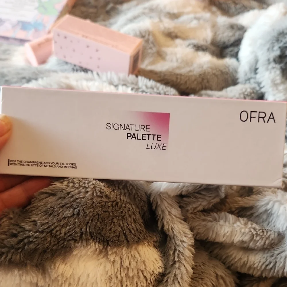 OFRA Pink and Gold Eyeshadow Palette And Makeup Towel